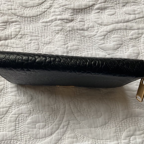 Burberry Embossed Check Signature wallet - Picture 7 of 16